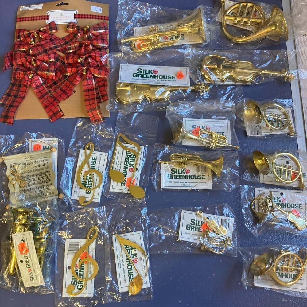 18 Crafters Musical  Christmas Pieces, NWT